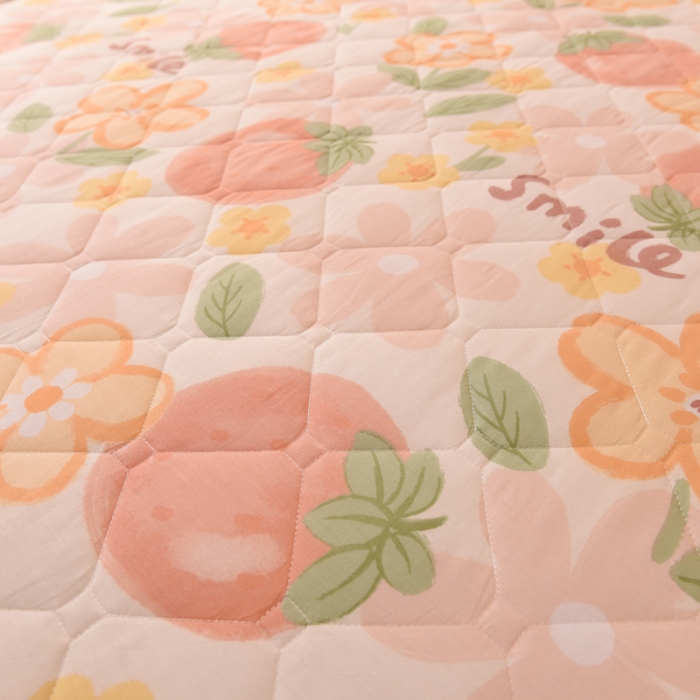 91家纺网 家纺一手货源 找家纺 美达 2025全棉蕾丝小花边夹棉床裙 笑脸草莓