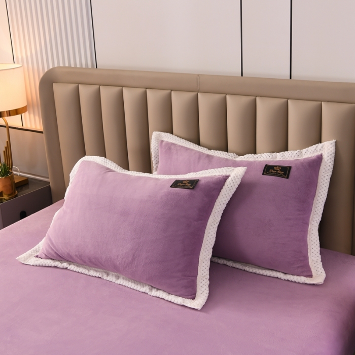 91家纺网 家纺一手货源 找家纺 澳洲羽2024新款防静电高克重纯色丝滑宽边牛奶绒四件套复古紫