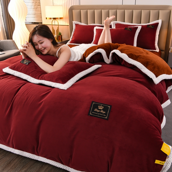 91家纺网 家纺一手货源 找家纺 澳洲羽2024新款防静电高克重纯色丝滑宽边牛奶绒四件套红-棕