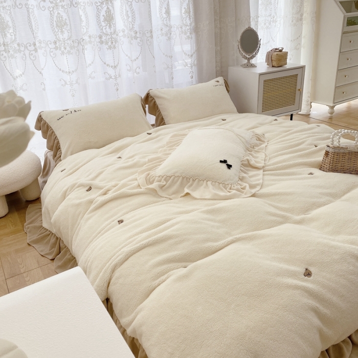 91家纺网 家纺一手货源 找家纺 玛奇朵 2022秋冬新款泰迪绒刺绣系列四件套 泰迪-白色