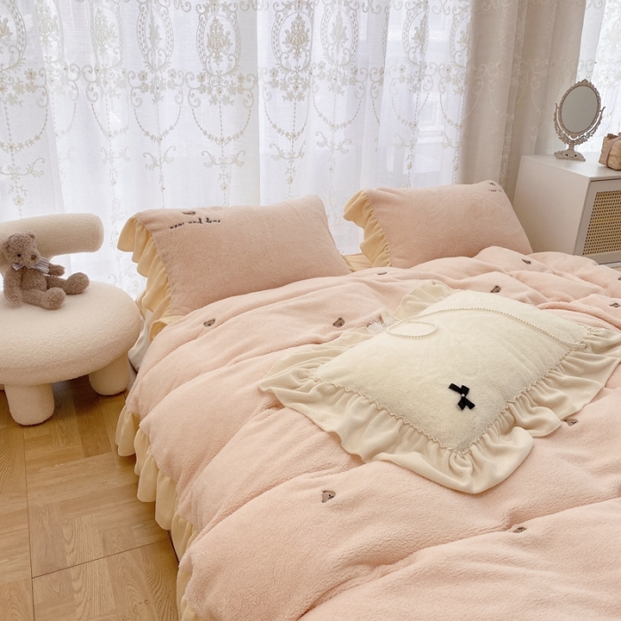 91家纺网 家纺一手货源 找家纺 玛奇朵 2022秋冬新款泰迪绒刺绣系列四件套 泰迪-粉色