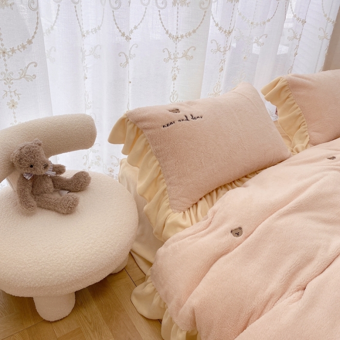 91家纺网 家纺一手货源 找家纺 玛奇朵 2022秋冬新款泰迪绒刺绣系列四件套 泰迪-粉色