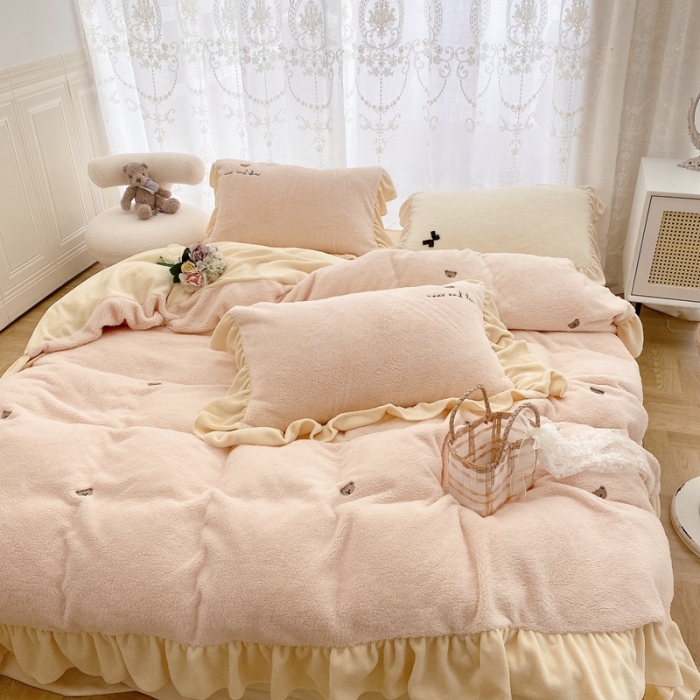 91家纺网 家纺一手货源 找家纺 玛奇朵 2022秋冬新款泰迪绒刺绣系列四件套 泰迪-粉色