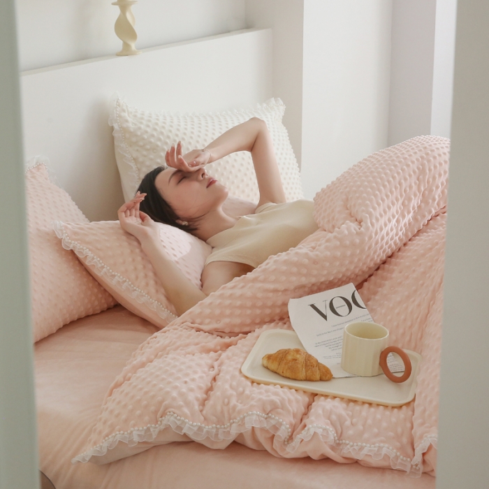 91家纺网 家纺一手货源 找家纺 玛奇朵 2022升级版A类豆豆绒梦露系列四件套 梦露-婴儿粉