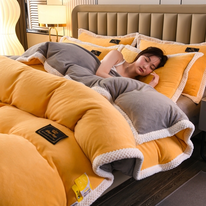 91家纺网 家纺一手货源 找家纺 澳洲羽2024新款防静电高克重纯色丝滑宽边牛奶绒四件套黄-灰