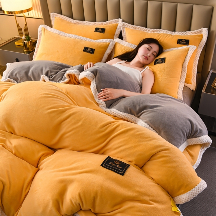 91家纺网 家纺一手货源 找家纺 澳洲羽2024新款防静电高克重纯色丝滑宽边牛奶绒四件套黄-灰