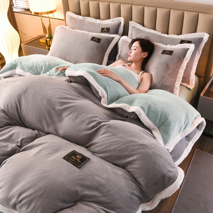 91家纺网 家纺一手货源 找家纺 澳洲羽2024新款防静电高克重纯色丝滑宽边牛奶绒四件套灰-绿