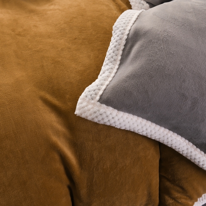 91家纺网 家纺一手货源 找家纺 澳洲羽2024新款防静电高克重纯色丝滑宽边牛奶绒四件套咖-灰