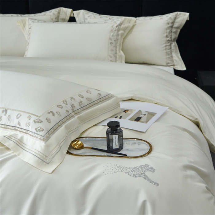 91家纺网 家纺一手货源 找家纺 榻尚2023豹纹刺绣工艺超柔长绒棉四件套赫拉-贵族白
