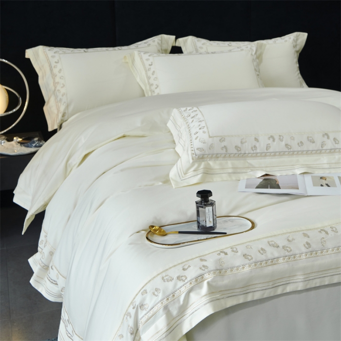 91家纺网 家纺一手货源 找家纺 榻尚2023豹纹刺绣工艺超柔长绒棉四件套赫拉-贵族白