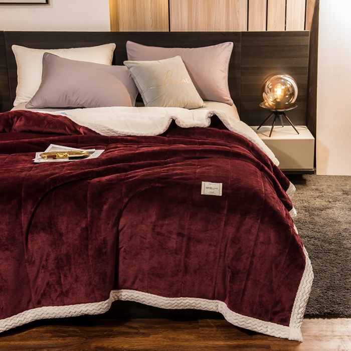 91家纺网 家纺一手货源 找家纺 慕木 2025新款三层牛奶绒夹棉毛毯被 酒红+羊羔绒+白