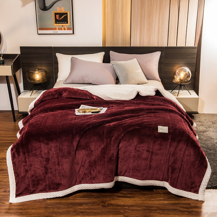 91家纺网 家纺一手货源 找家纺 慕木 2025新款三层牛奶绒夹棉毛毯被 酒红+羊羔绒+白