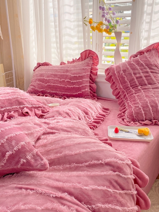 91家纺网 家纺一手货源 找家纺 欧冠家纺 2022新款 高端牛奶绒提花四件套 豆沙红