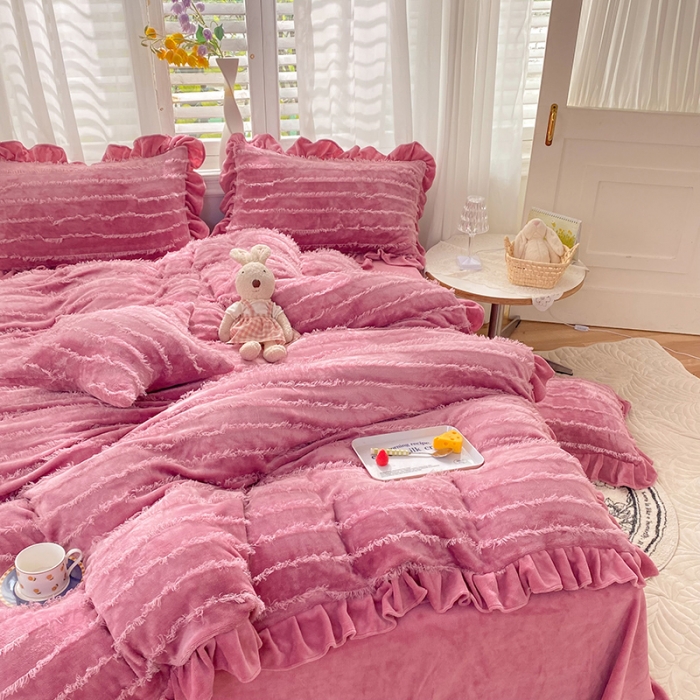 91家纺网 家纺一手货源 找家纺 欧冠家纺 2022新款 高端牛奶绒提花四件套 豆沙红