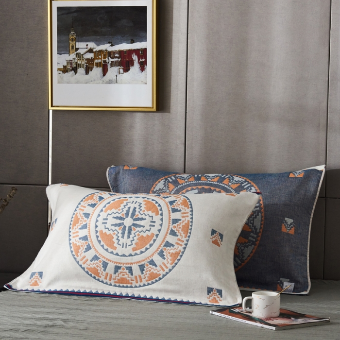 91家纺网 家纺一手货源 找家纺 朴尔  2022年新款波西米亚风全棉四层纱布枕巾一对装 塞尔维亚藏青红