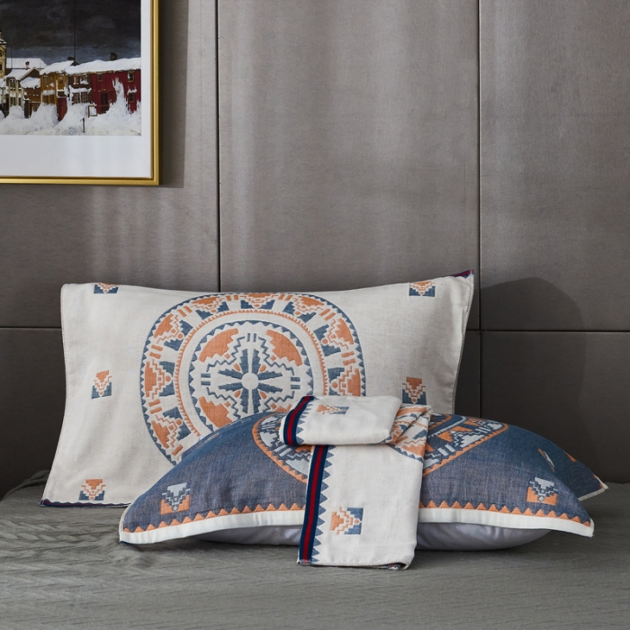 91家纺网 家纺一手货源 找家纺 朴尔  2022年新款波西米亚风全棉四层纱布枕巾一对装 塞尔维亚藏青红