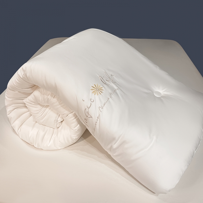 91家纺网 家纺一手货源 找家纺 （总）子由 2022新款水洗棉亲肤绣花大豆纤维被【包质检】