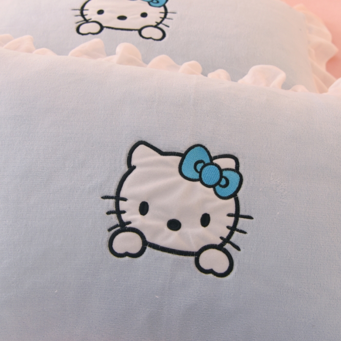 91家纺网 家纺一手货源 找家纺 绒世界2022新款高端牛奶绒卡通刺绣四件套 kiss猫-蓝粉