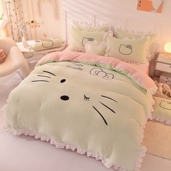 91家纺网 家纺一手货源 找家纺 绒世界2022新款高端牛奶绒卡通刺绣四件套 美美猫-抹茶拼粉