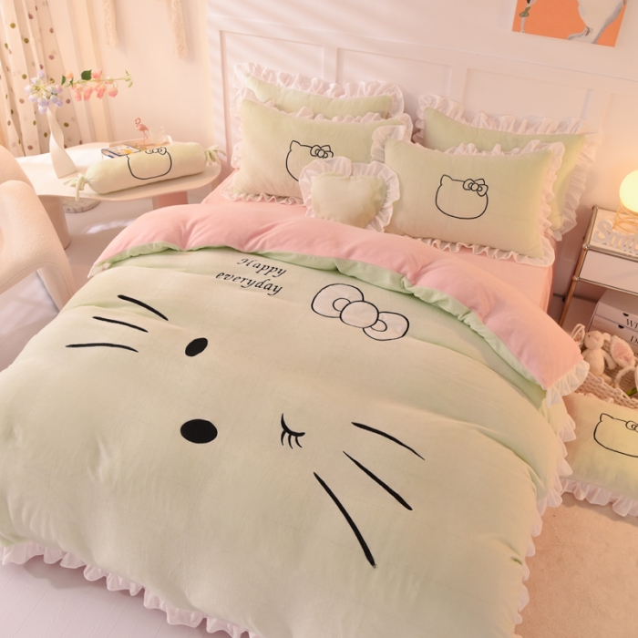 91家纺网 家纺一手货源 找家纺 绒世界2022新款高端牛奶绒卡通刺绣四件套 美美猫-抹茶拼粉