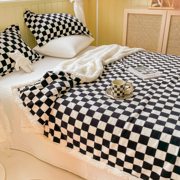 91家纺网 家纺一手货源 找家纺 沐慕  2022新款牛奶绒拼羊羔绒毛毯 黑白格