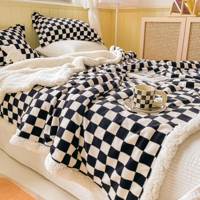 91家纺网 家纺一手货源 找家纺 沐慕  2022新款牛奶绒拼羊羔绒毛毯 黑白格