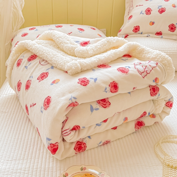 91家纺网 家纺一手货源 找家纺 沐慕  2022新款牛奶绒拼羊羔绒毛毯 玫瑰小兔