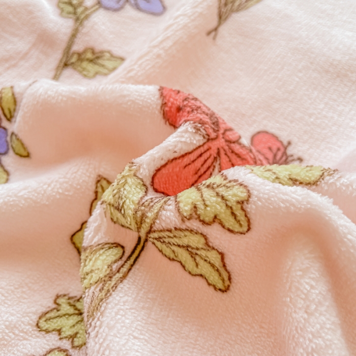 91家纺网 家纺一手货源 找家纺 沐慕  2022新款牛奶绒拼羊羔绒毛毯 捧花