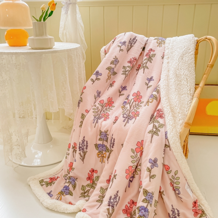 91家纺网 家纺一手货源 找家纺 沐慕  2022新款牛奶绒拼羊羔绒毛毯 捧花