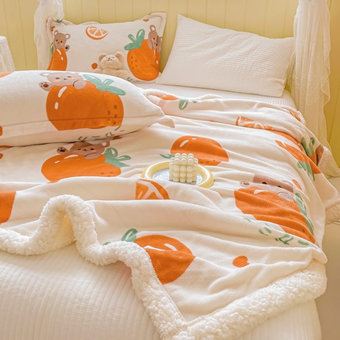 91家纺网 家纺一手货源 找家纺 沐慕  2022新款牛奶绒拼羊羔绒毛毯 甜橙小熊