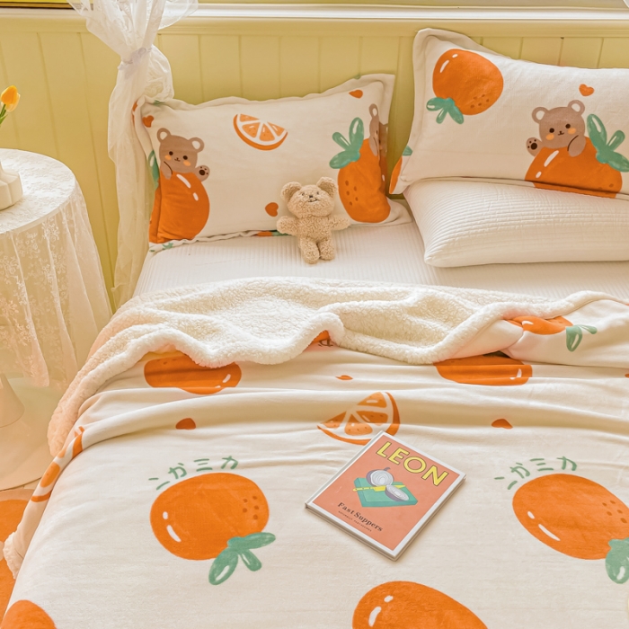 91家纺网 家纺一手货源 找家纺 沐慕  2022新款牛奶绒拼羊羔绒毛毯 甜橙小熊