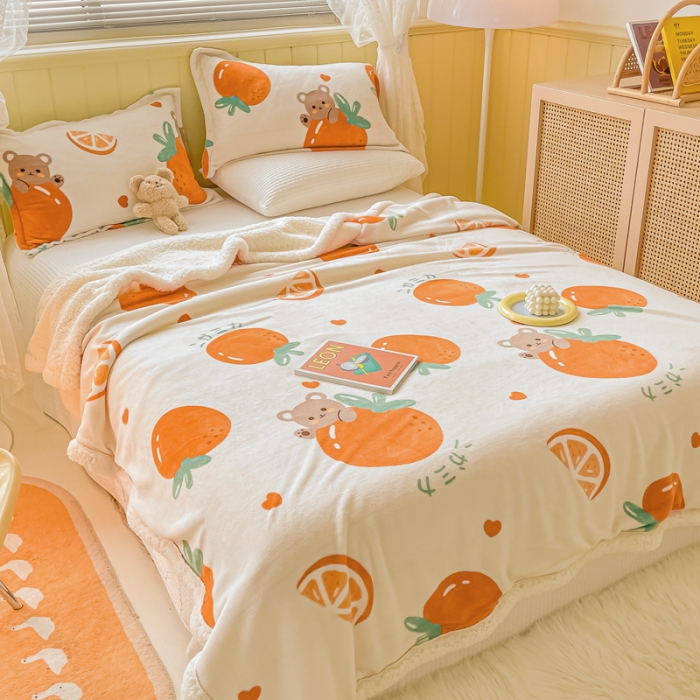 91家纺网 家纺一手货源 找家纺 沐慕  2022新款牛奶绒拼羊羔绒毛毯 甜橙小熊