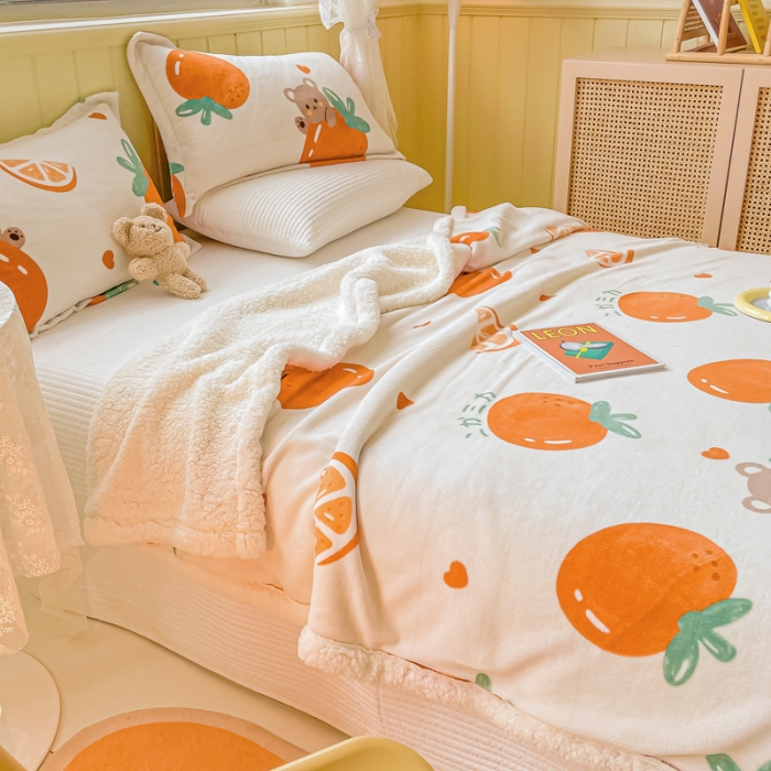 91家纺网 家纺一手货源 找家纺 沐慕  2022新款牛奶绒拼羊羔绒毛毯 甜橙小熊