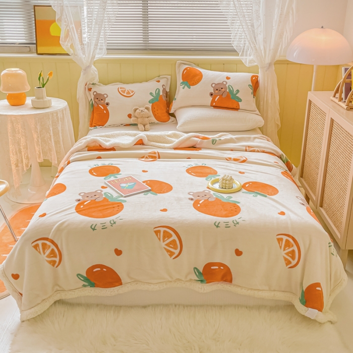 91家纺网 家纺一手货源 找家纺 沐慕  2022新款牛奶绒拼羊羔绒毛毯 甜橙小熊