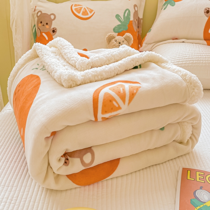 91家纺网 家纺一手货源 找家纺 沐慕  2022新款牛奶绒拼羊羔绒毛毯 甜橙小熊
