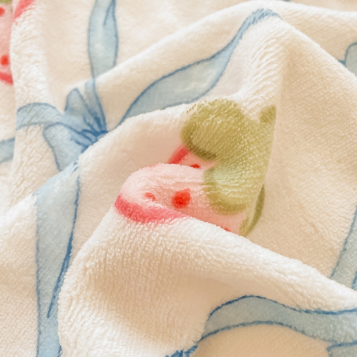 91家纺网 家纺一手货源 找家纺 沐慕  2022新款牛奶绒拼羊羔绒毛毯 甜心草莓