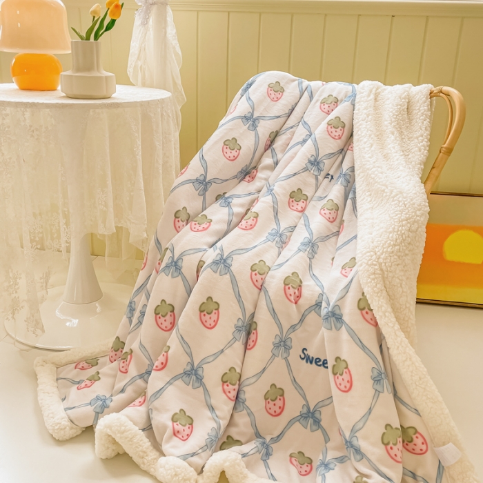 91家纺网 家纺一手货源 找家纺 沐慕  2022新款牛奶绒拼羊羔绒毛毯 甜心草莓