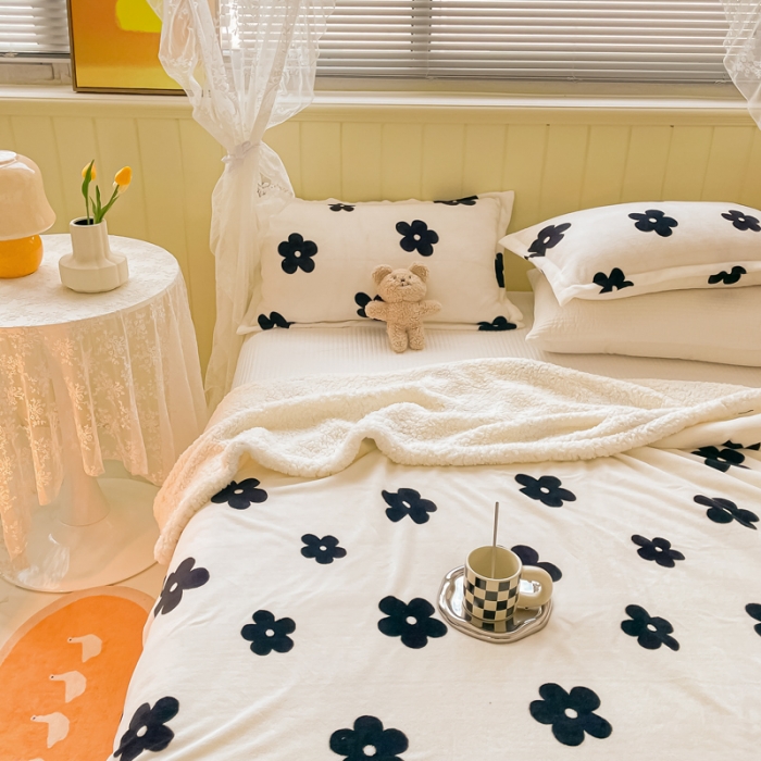 91家纺网 家纺一手货源 找家纺 沐慕  2022新款牛奶绒拼羊羔绒毛毯 香系花花