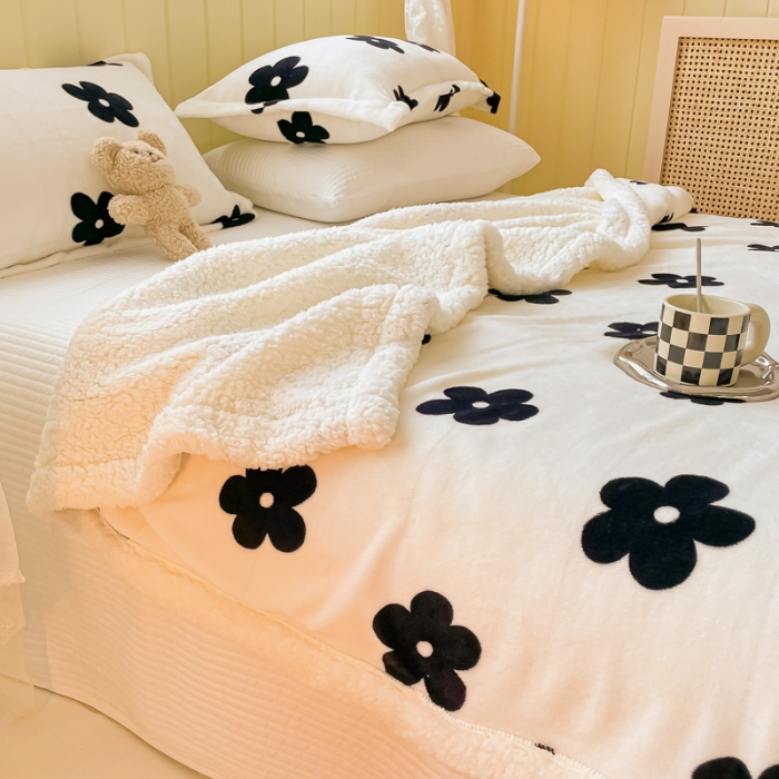 91家纺网 家纺一手货源 找家纺 沐慕  2022新款牛奶绒拼羊羔绒毛毯 香系花花