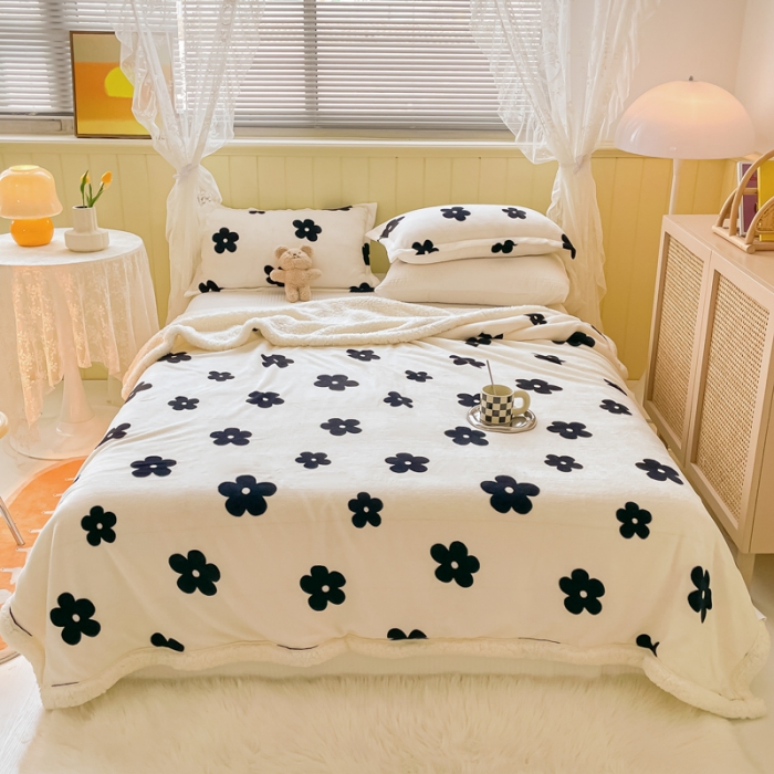 91家纺网 家纺一手货源 找家纺 沐慕  2022新款牛奶绒拼羊羔绒毛毯 香系花花