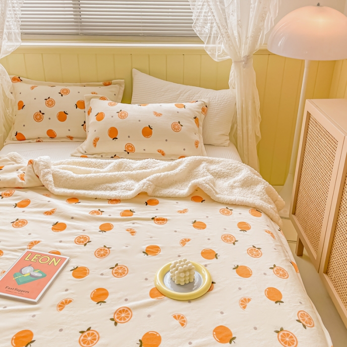 91家纺网 家纺一手货源 找家纺 沐慕  2022新款牛奶绒拼羊羔绒毛毯 小橙子