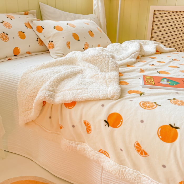 91家纺网 家纺一手货源 找家纺 沐慕  2022新款牛奶绒拼羊羔绒毛毯 小橙子