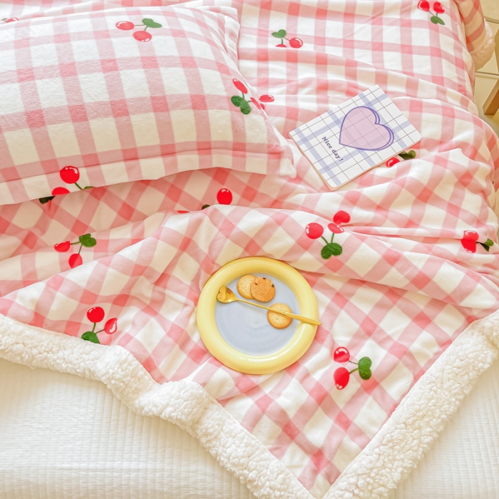 91家纺网 家纺一手货源 找家纺 沐慕  2022新款牛奶绒拼羊羔绒毛毯 小樱桃