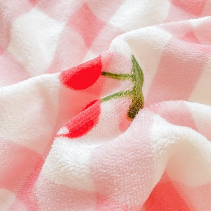 91家纺网 家纺一手货源 找家纺 沐慕  2022新款牛奶绒拼羊羔绒毛毯 小樱桃