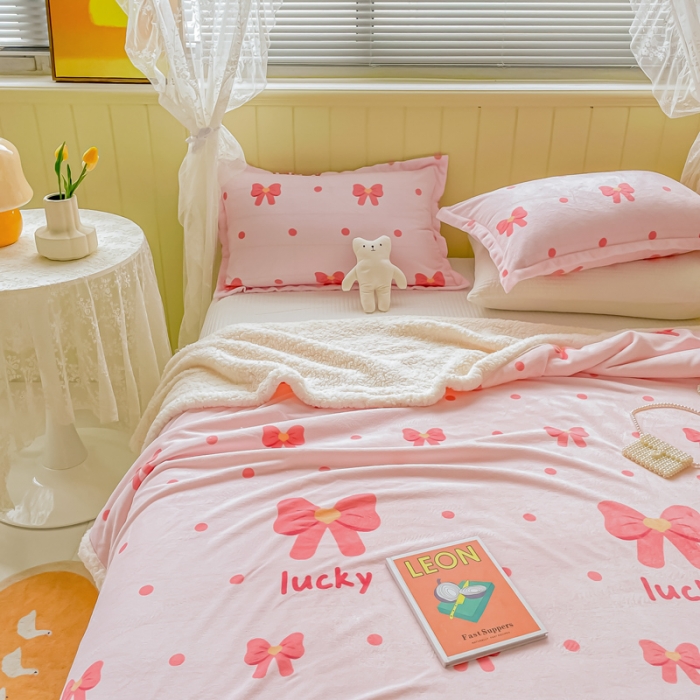 91家纺网 家纺一手货源 找家纺 沐慕  2022新款牛奶绒拼羊羔绒毛毯 幸运蝴蝶结