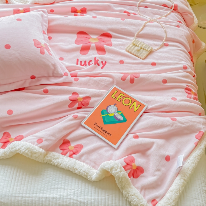 91家纺网 家纺一手货源 找家纺 沐慕  2022新款牛奶绒拼羊羔绒毛毯 幸运蝴蝶结