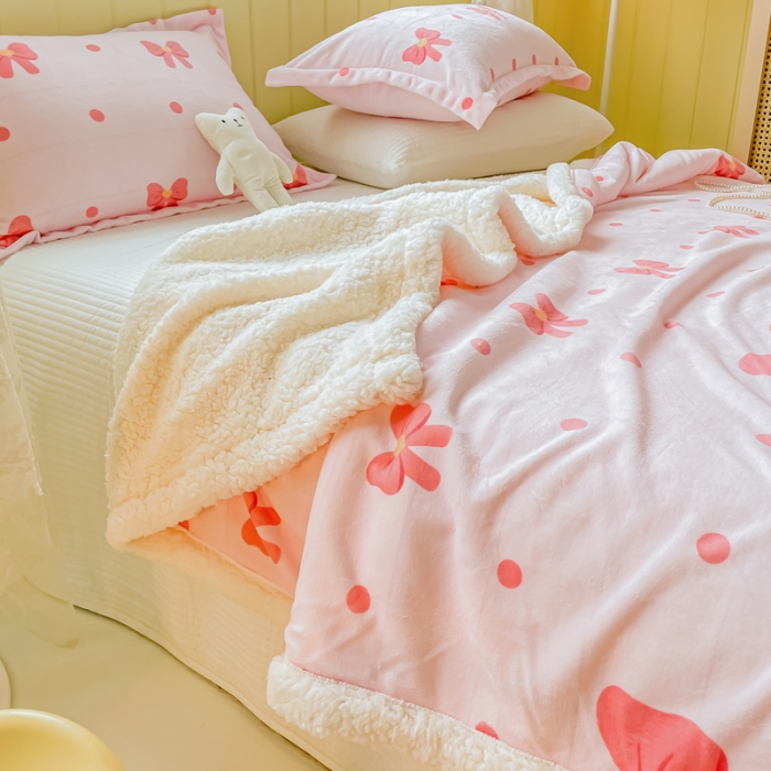 91家纺网 家纺一手货源 找家纺 沐慕  2022新款牛奶绒拼羊羔绒毛毯 幸运蝴蝶结