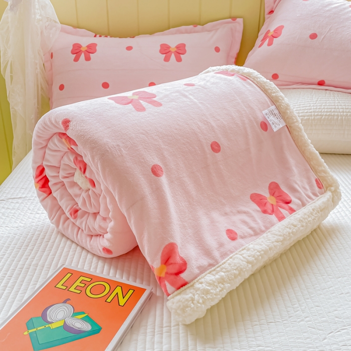 91家纺网 家纺一手货源 找家纺 沐慕  2022新款牛奶绒拼羊羔绒毛毯 幸运蝴蝶结