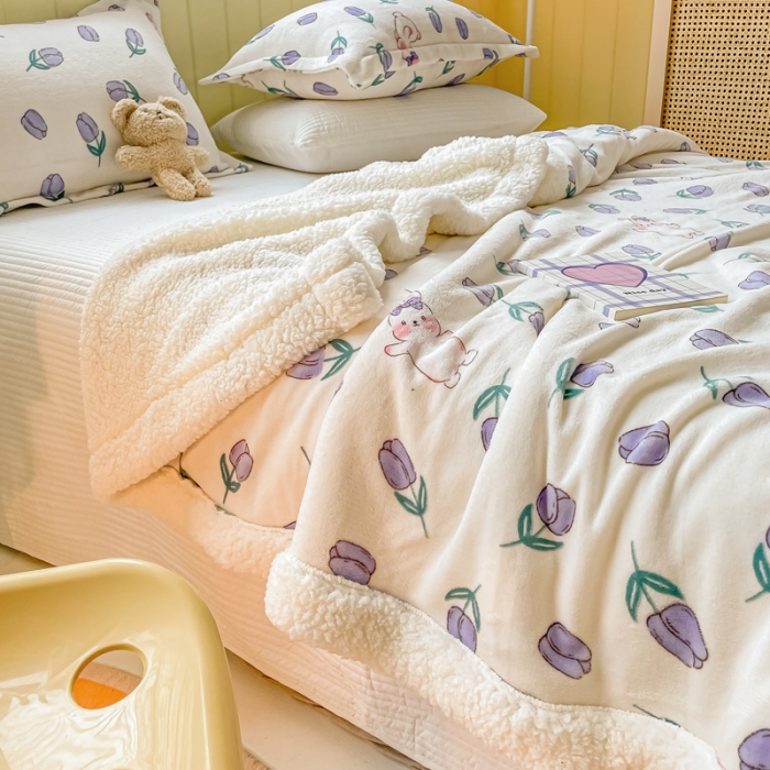 91家纺网 家纺一手货源 找家纺 沐慕  2022新款牛奶绒拼羊羔绒毛毯 紫系小兔