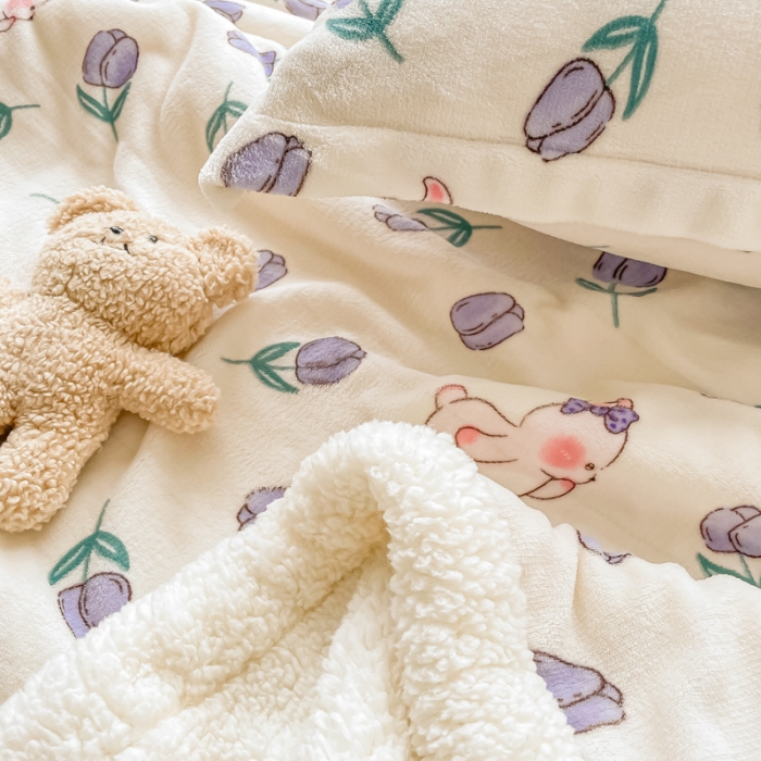 91家纺网 家纺一手货源 找家纺 沐慕  2022新款牛奶绒拼羊羔绒毛毯 紫系小兔